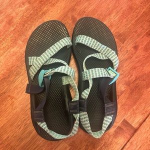 Women’s Chacos teal size 8